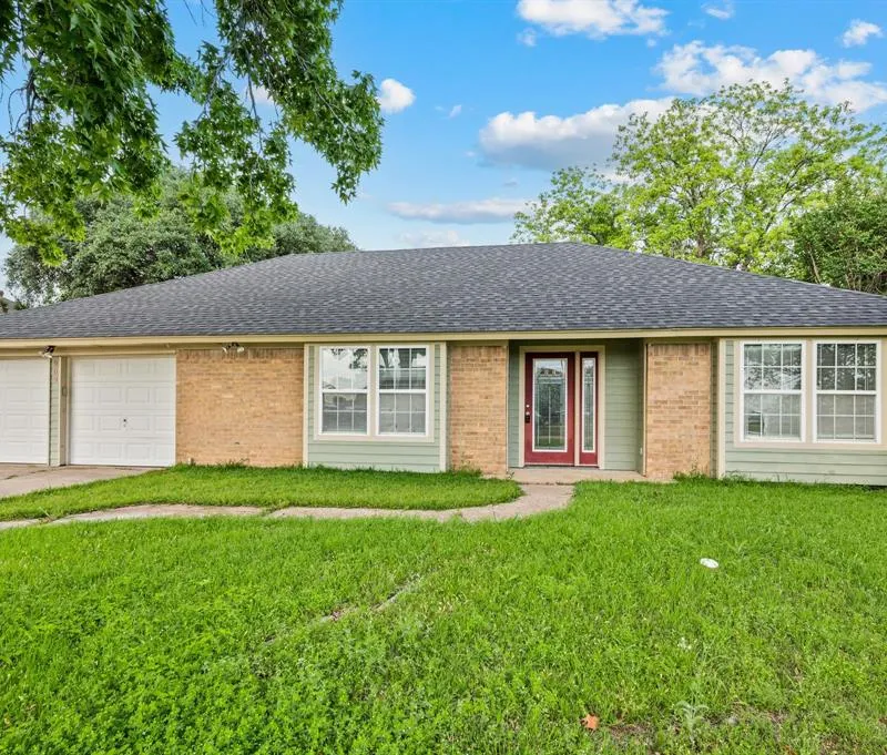204 Overcrest Drive, Benbrook TX 76126