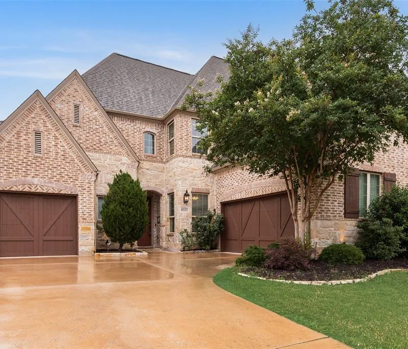1025 W Bluff Way, Roanoke TX 76262