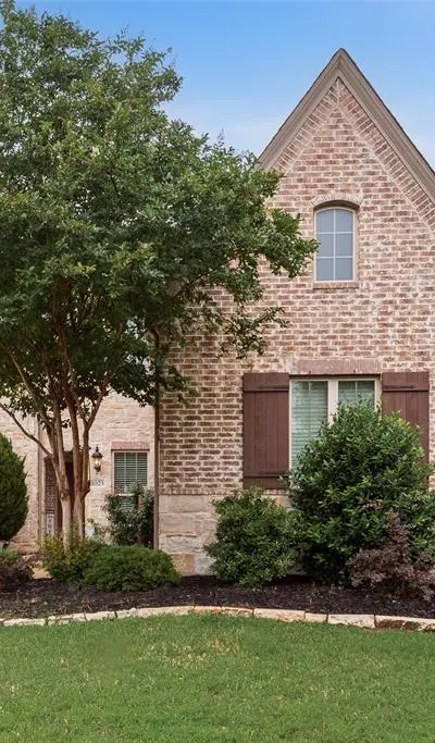 1025 W Bluff Way, Roanoke TX 76262 - Photo 2