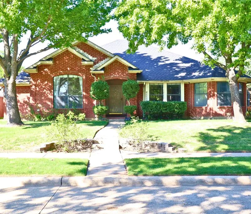 2222 Country Hollow Lane, Garland TX 75040