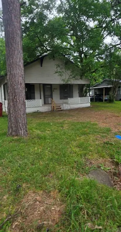 1903 N Main Street, Bonham TX 75418