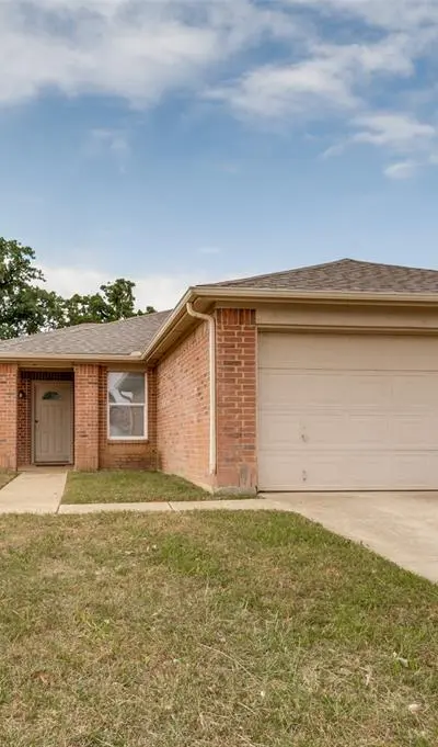 7940 Hidden Brook Drive, Fort Worth TX 76120 - Photo 2