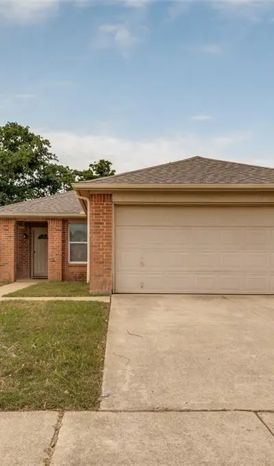 7940 Hidden Brook Drive, Fort Worth TX 76120 - Photo 3
