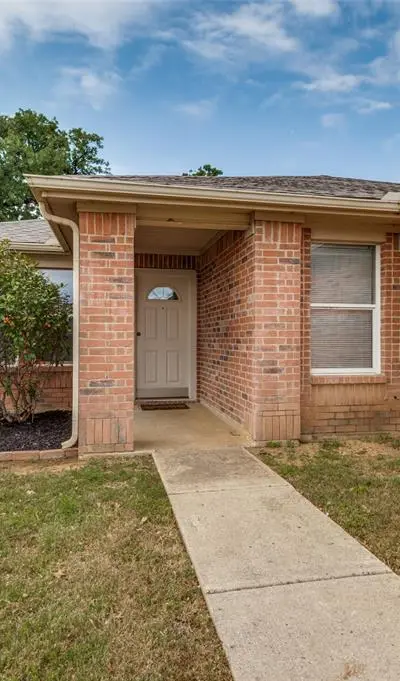 7940 Hidden Brook Drive, Fort Worth TX 76120 - Photo 4