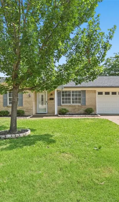 205 W Huitt Lane, Euless TX 76040