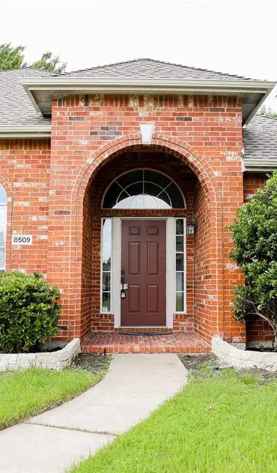 8509 Chalton Drive, Plano TX 75024 - Photo 4