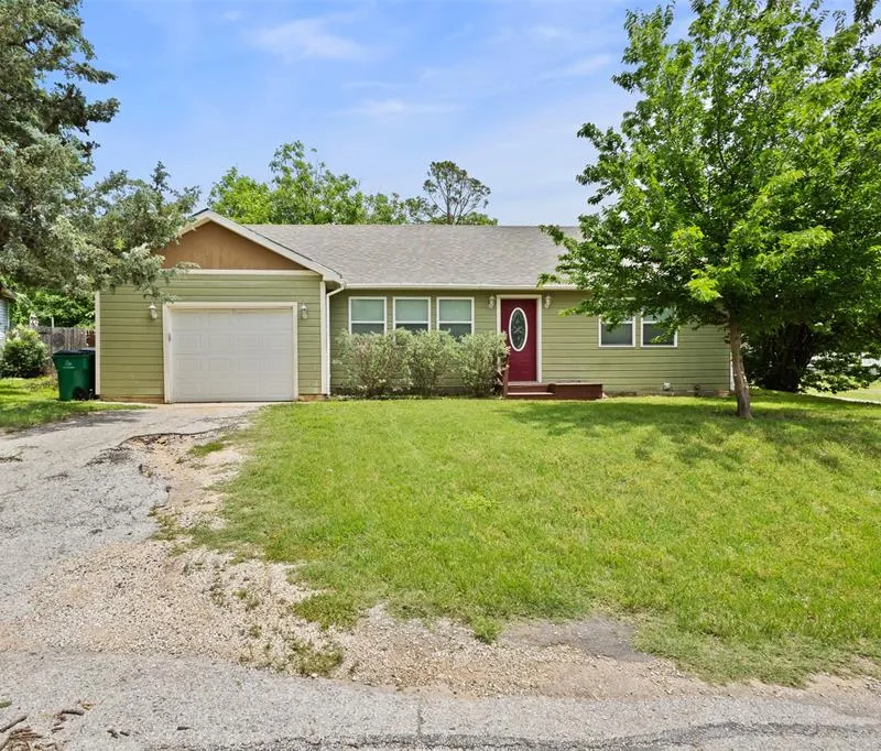107 S Flower Lane, Chico TX 76431
