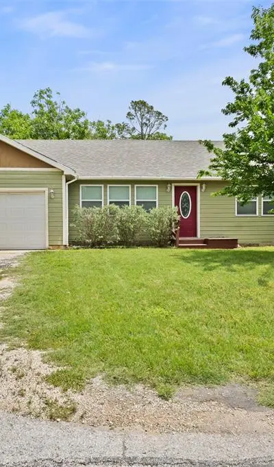 107 S Flower Lane, Chico TX 76431