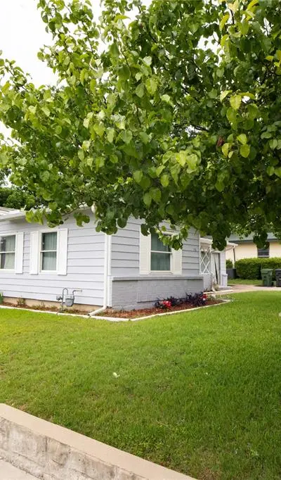 2136 Ridgeway Street, Arlington TX 76010 - Photo 4
