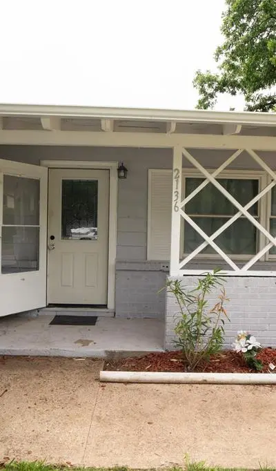 2136 Ridgeway Street, Arlington TX 76010 - Photo 5