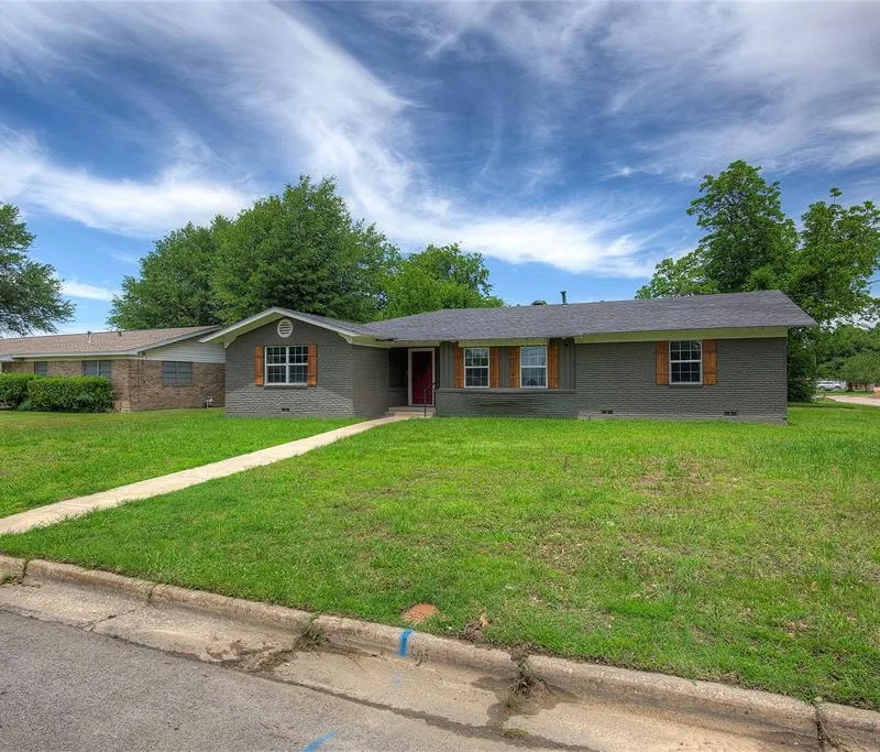401 Lee Street, Sulphur Springs TX 75482
