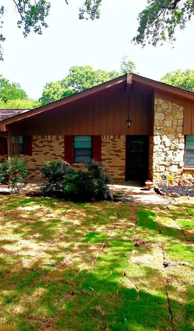 2703 Oak Cliff Lane, Arlington TX 76012