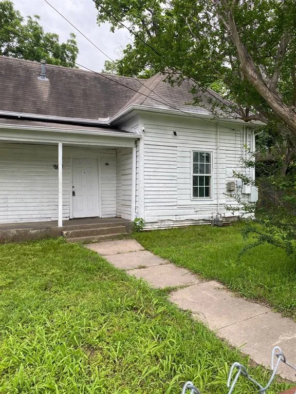 904 E College Street, Terrell TX 75160