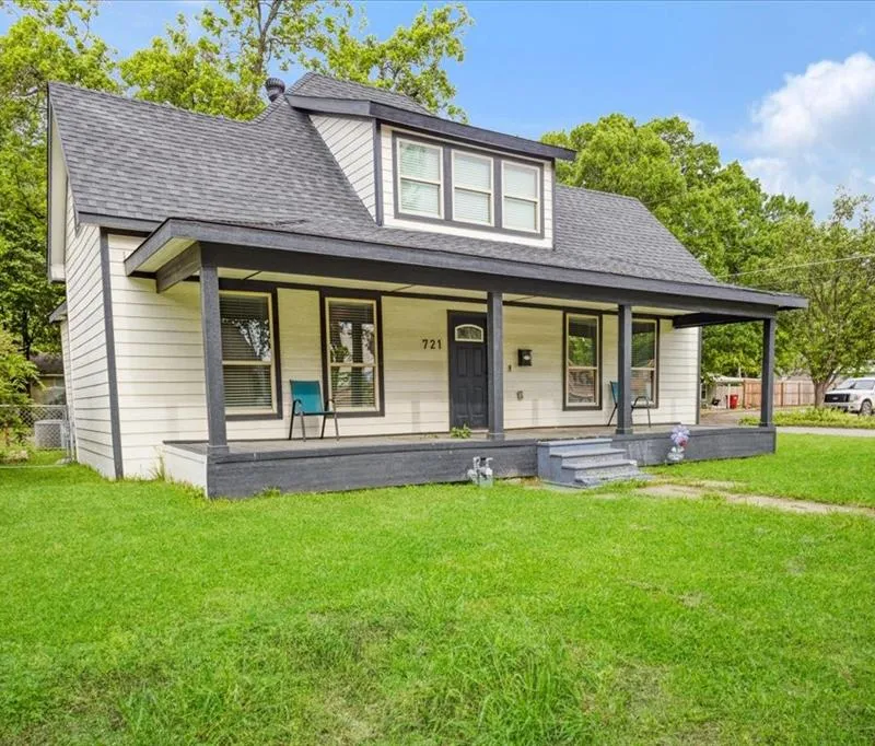 721 Maple Street, Bonham TX 75418