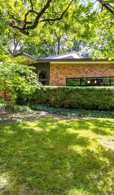 989 N Rustic Circle, Dallas TX 75218 - Photo 2