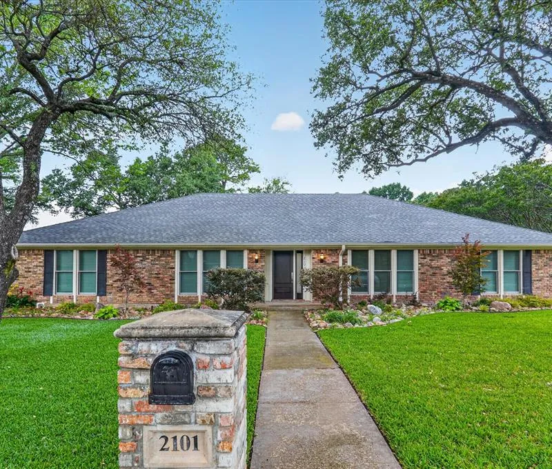 2101 Brentgate Drive, Arlington TX 76017