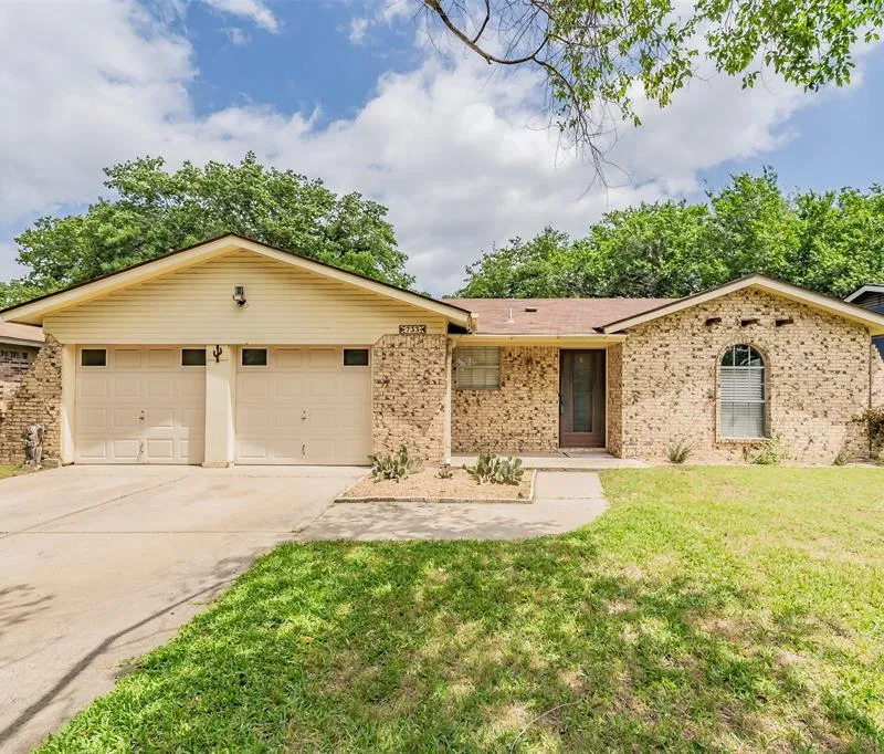 733 Bluebonnet Drive, Hurst TX 76053