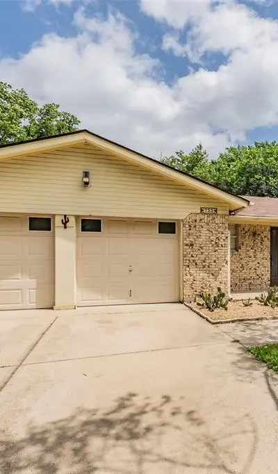 733 Bluebonnet Drive, Hurst TX 76053 - Photo 4