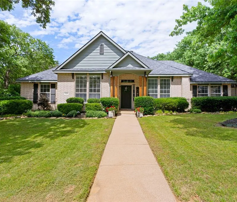 729 Big Horn Trail, Crowley TX 76036