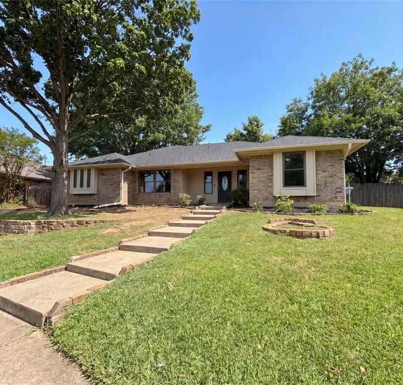 2300 Ridgewood, Bedford TX 76021