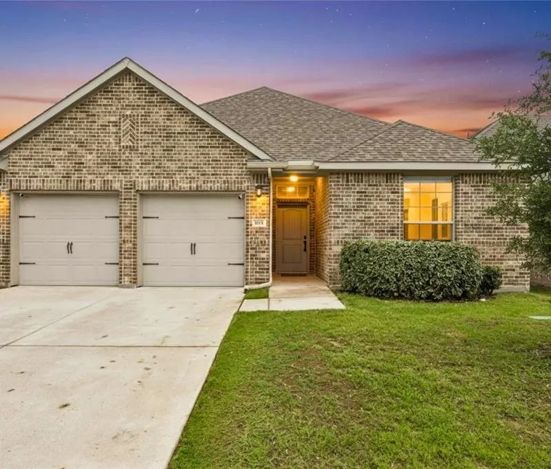 638 Hazeltine Road, Red Oak TX 75154