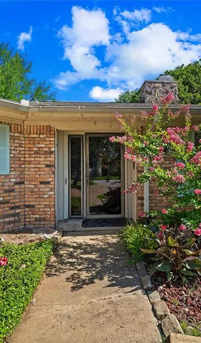 4709 Wood Springs Court, Arlington TX 76017 - Photo 2
