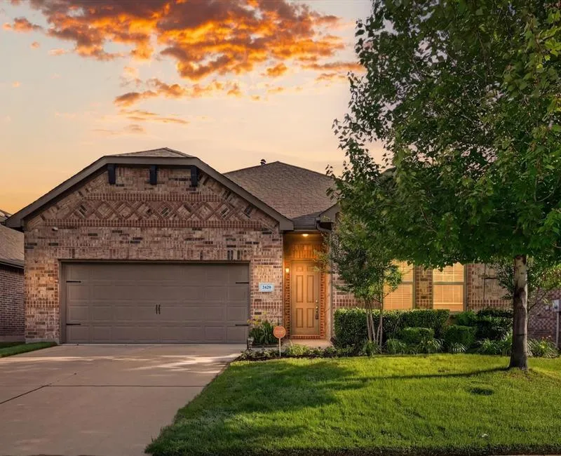 2429 Flowing Springs Drive, Fort Worth TX 76177