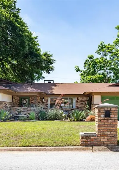 617 Woodside Drive, Hurst TX 76053