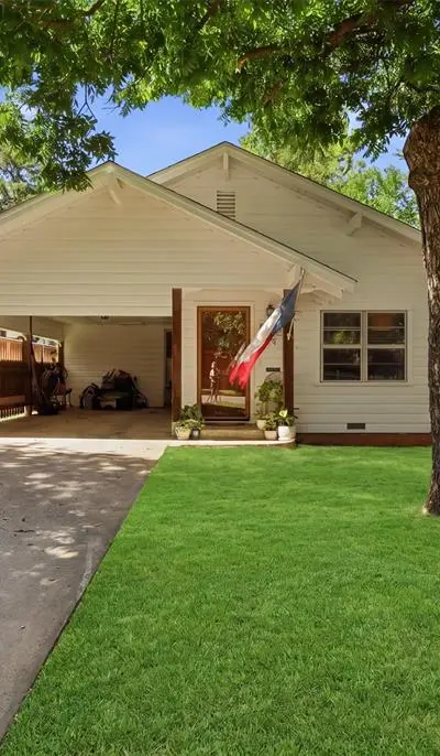 208 W Couts Street, Weatherford TX 76086 - Photo 2