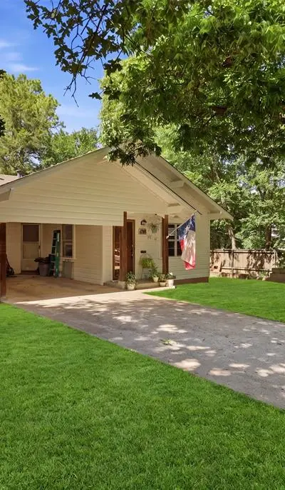 208 W Couts Street, Weatherford TX 76086 - Photo 3
