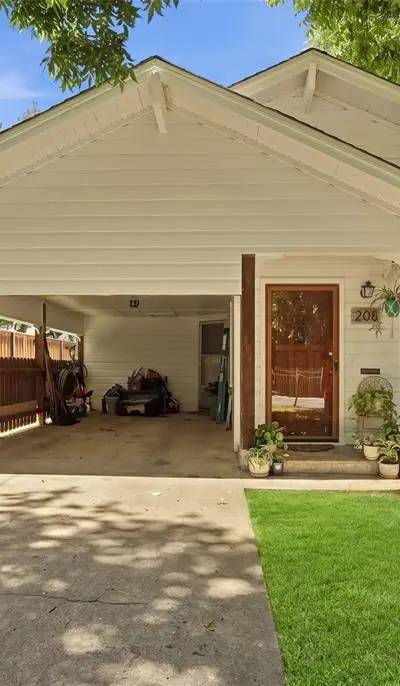 208 W Couts Street, Weatherford TX 76086 - Photo 5