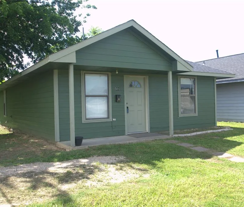 501 15th Street, Honey Grove TX 75446