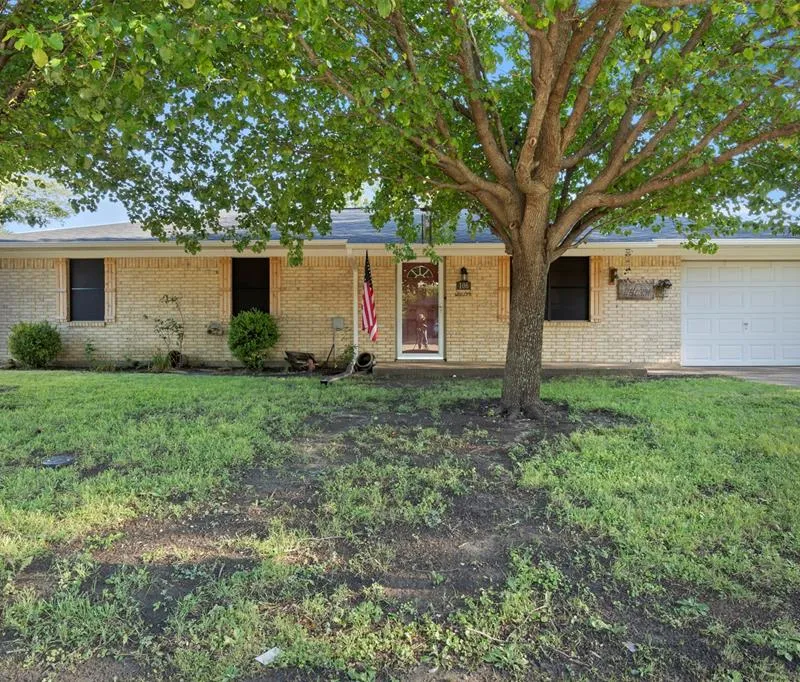 106 Wayne Drive, Sanger TX 76266