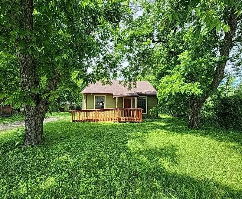 218 S Buffalo Avenue, Cleburne TX 76033