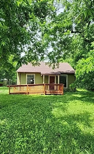 218 S Buffalo Avenue, Cleburne TX 76033