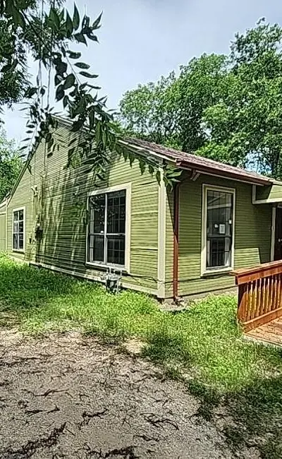218 S Buffalo Avenue, Cleburne TX 76033 - Photo 2