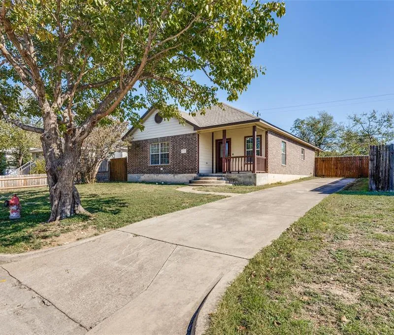 1732 Lawther Drive, River Oaks TX 76114