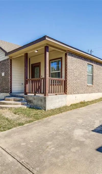 1732 Lawther Drive, River Oaks TX 76114 - Photo 2