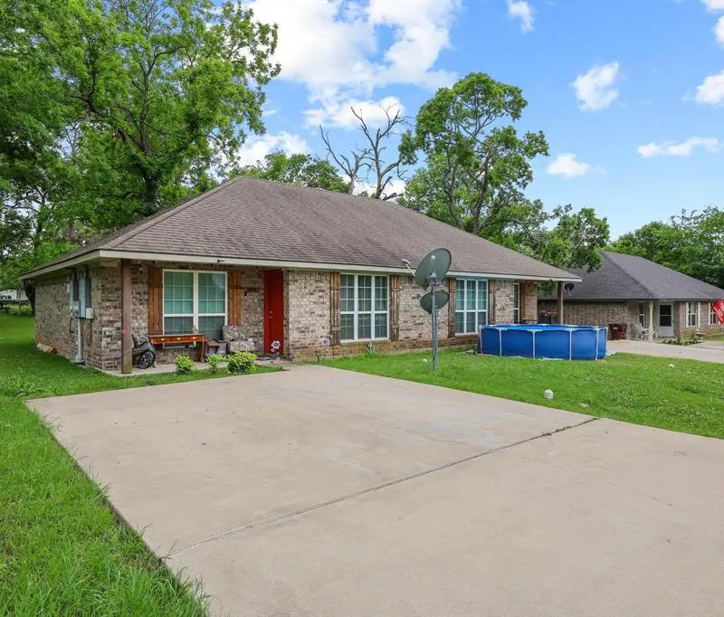 704 Seven Oaks Road, Bonham TX 75418