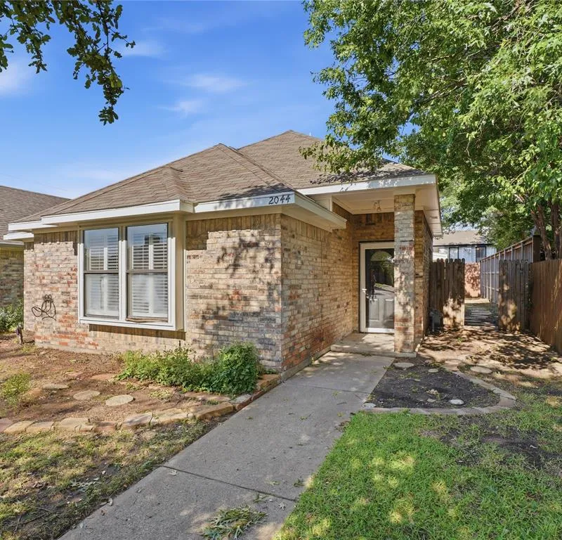 2044 Whippoorwill Lane, Carrollton TX 75006