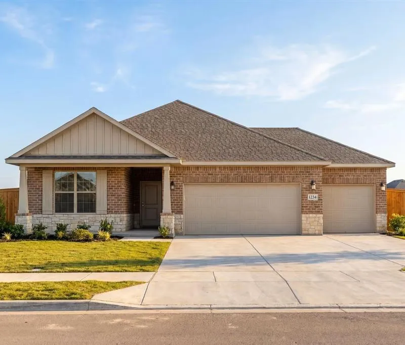 206 Briarwood Drive, Nevada TX 75173