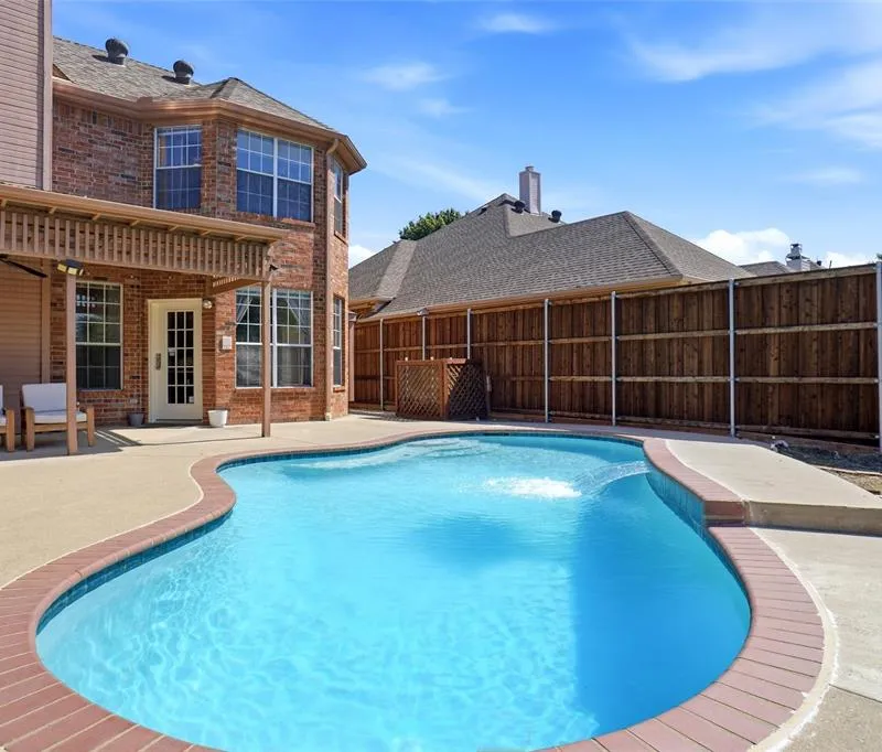 1113 Hunters Creek Drive, Carrollton TX 75007