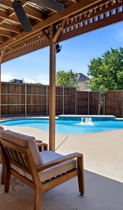 1113 Hunters Creek Drive, Carrollton TX 75007 - Photo 4
