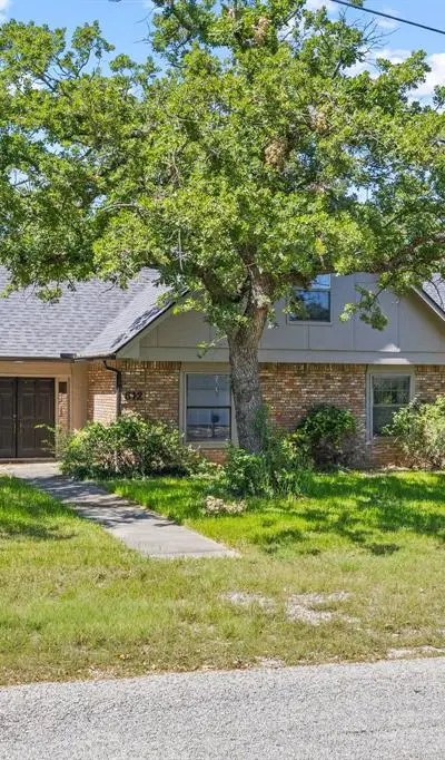 612 Doaks Drive, Runaway Bay TX 76426