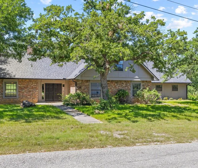 612 Doaks Drive, Runaway Bay TX 76426