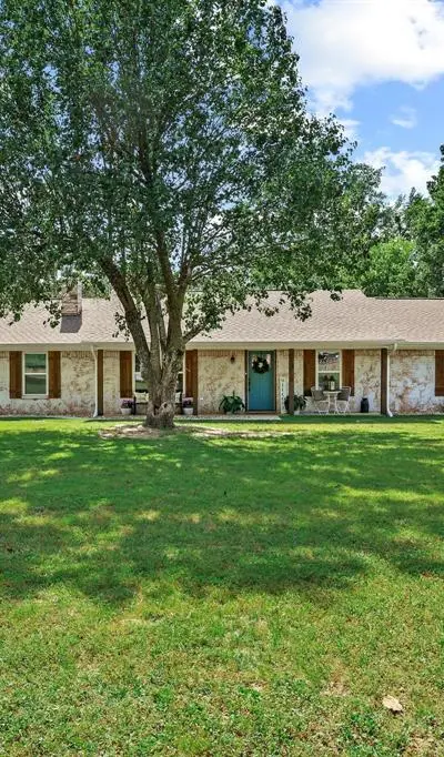3353 County Road 2130, Telephone TX 75488