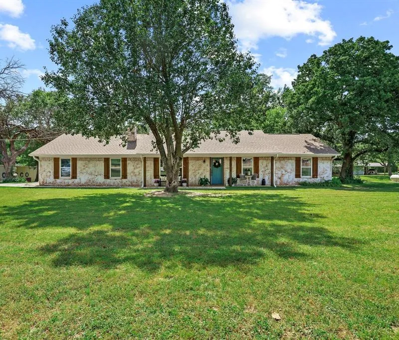 3353 County Road 2130, Telephone TX 75488