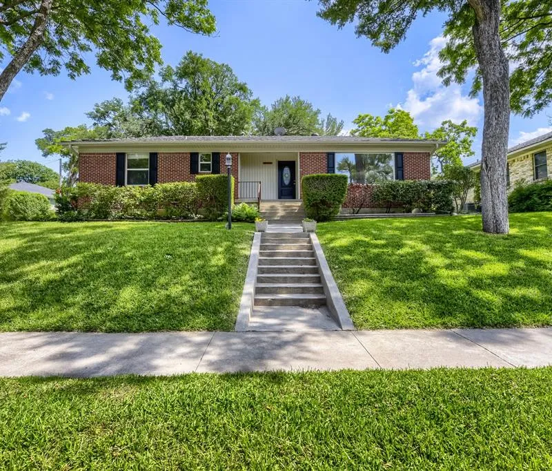 11016 Lippitt Avenue, Dallas TX 75218