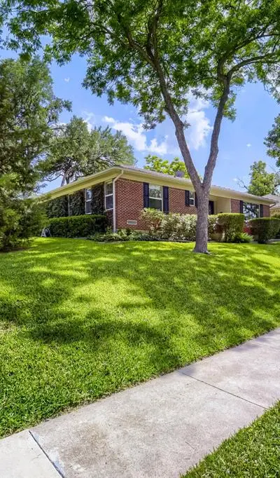 11016 Lippitt Avenue, Dallas TX 75218 - Photo 2