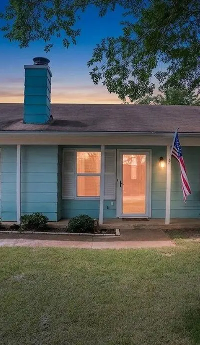 5918 Twin Willows Drive, Arlington TX 76017 - Photo 2